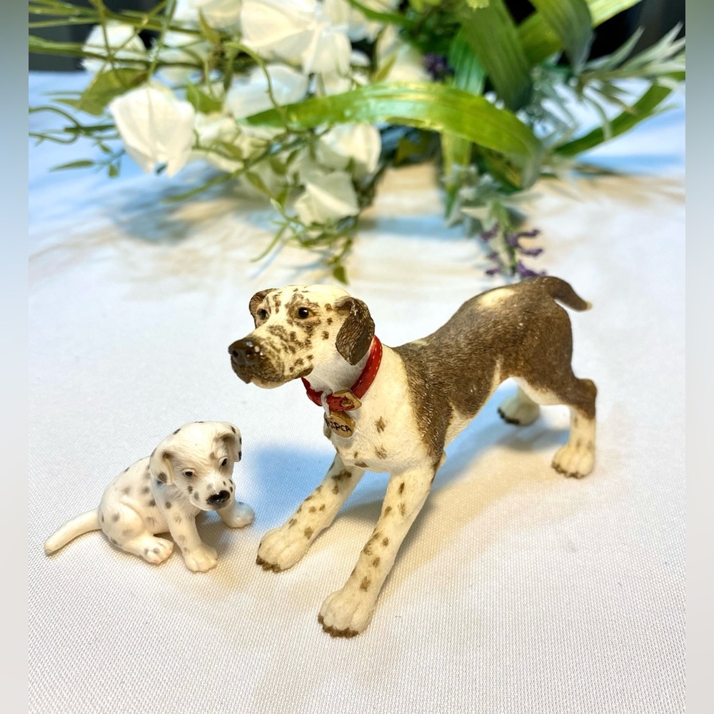 Dalmatian’s family Figurines Animal souvenir Pets Gift Decor set of 2 dogs
